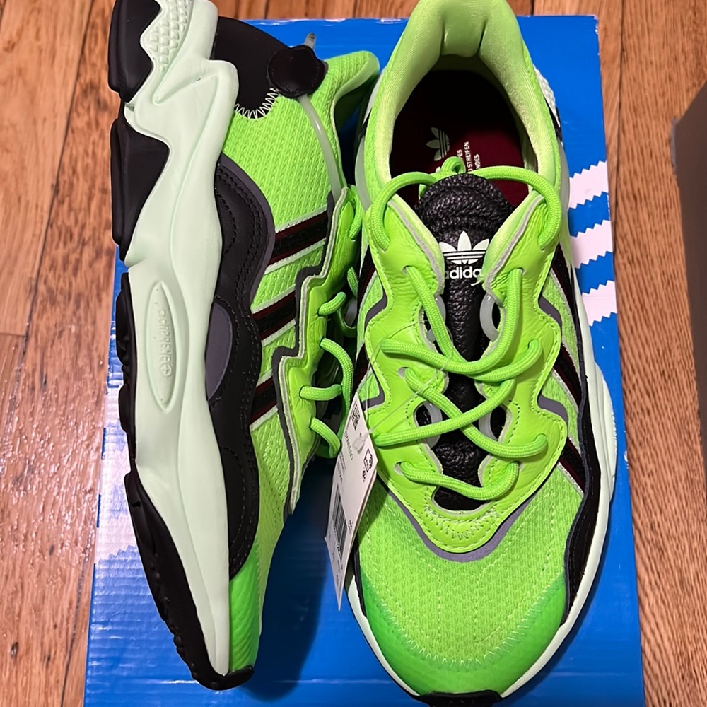 NWB Ozweego Adidas Sneakers in neon green sz 7.5